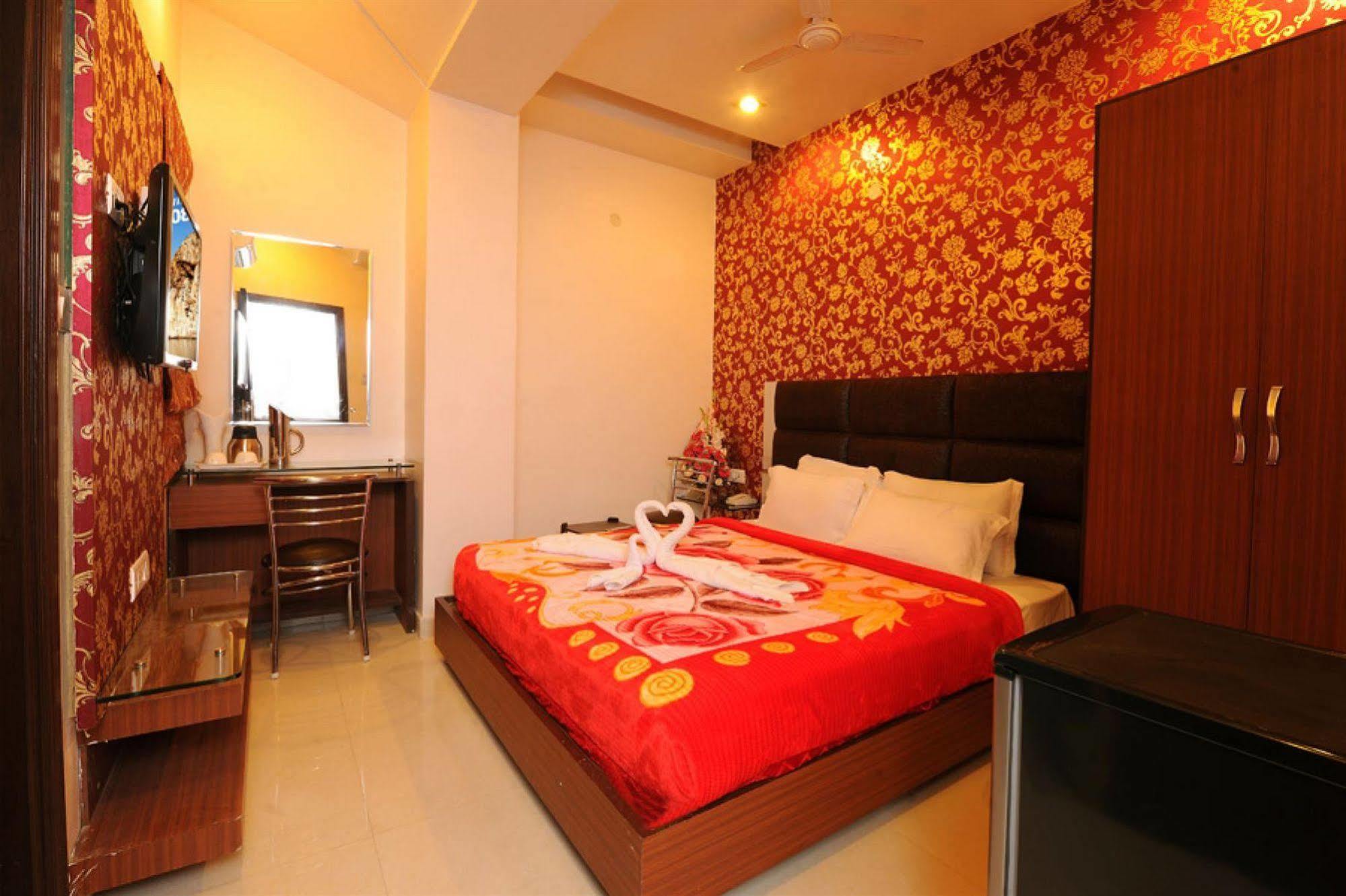 Hotel Pearl Inn & Suites Αμριτσάρ Εξωτερικό φωτογραφία