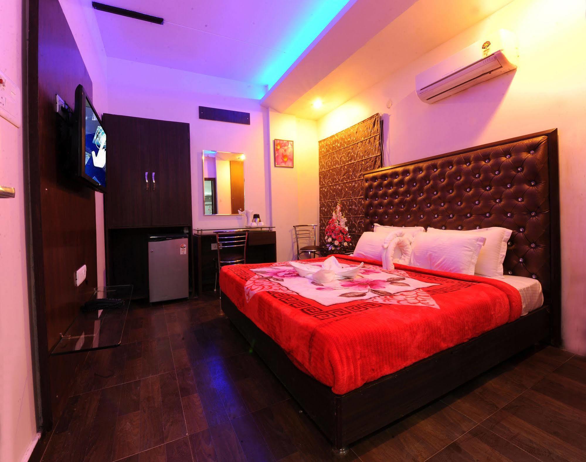 Hotel Pearl Inn & Suites Αμριτσάρ Εξωτερικό φωτογραφία