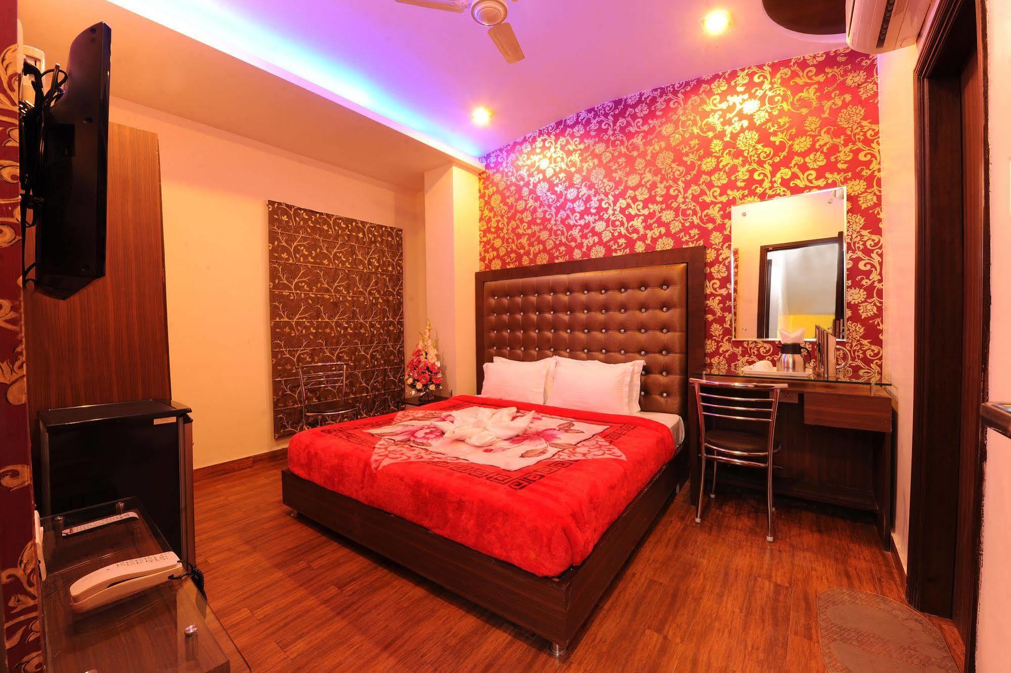 Hotel Pearl Inn & Suites Αμριτσάρ Εξωτερικό φωτογραφία