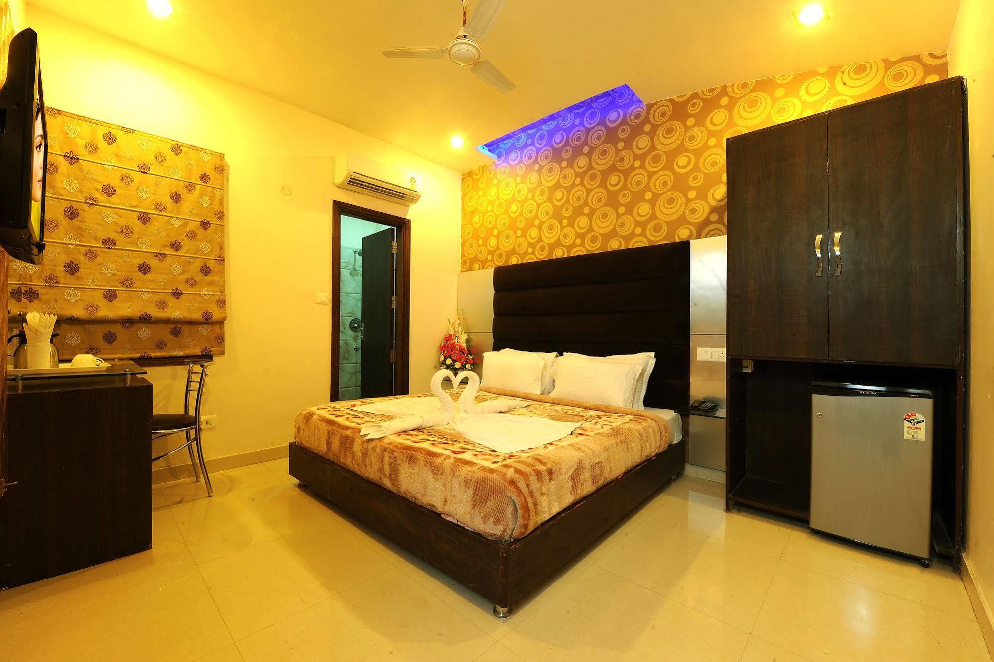 Hotel Pearl Inn & Suites Αμριτσάρ Εξωτερικό φωτογραφία
