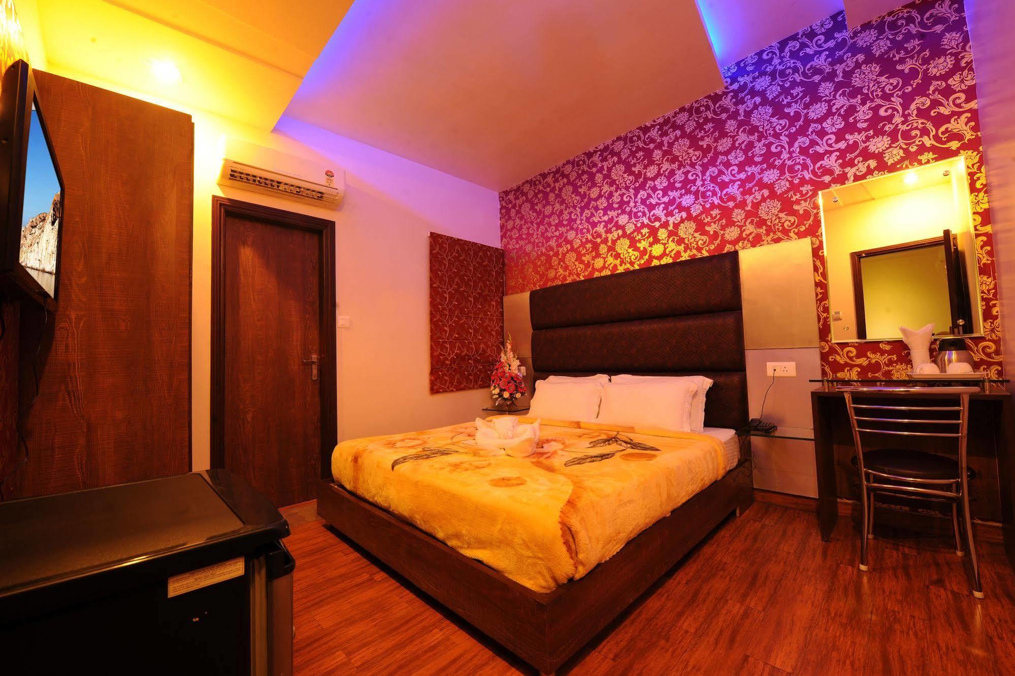 Hotel Pearl Inn & Suites Αμριτσάρ Εξωτερικό φωτογραφία